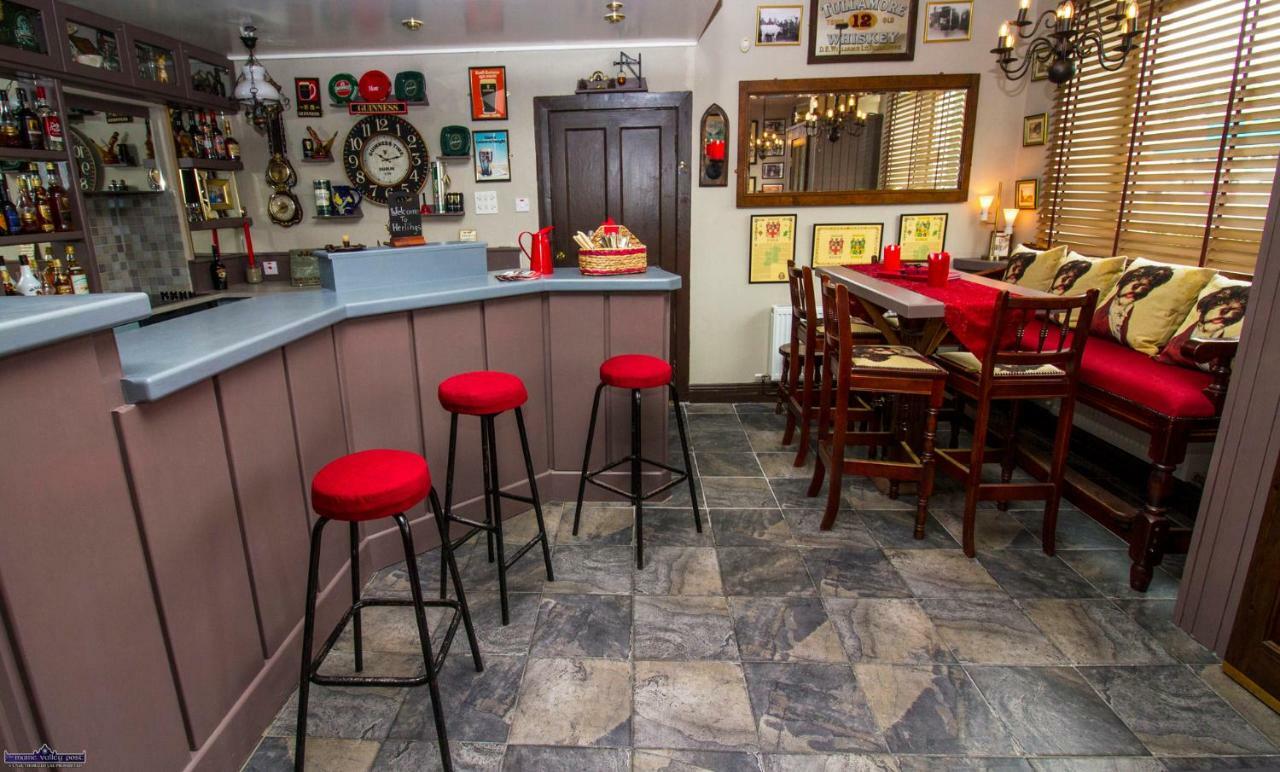 Herlihy'S, Half-Way-House ファランフォー エクステリア 写真